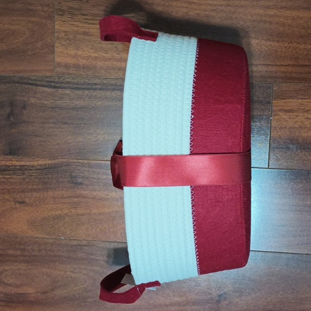 Harry and David Gift Basket Red Wine Felt & Natural Woven N08-007832
